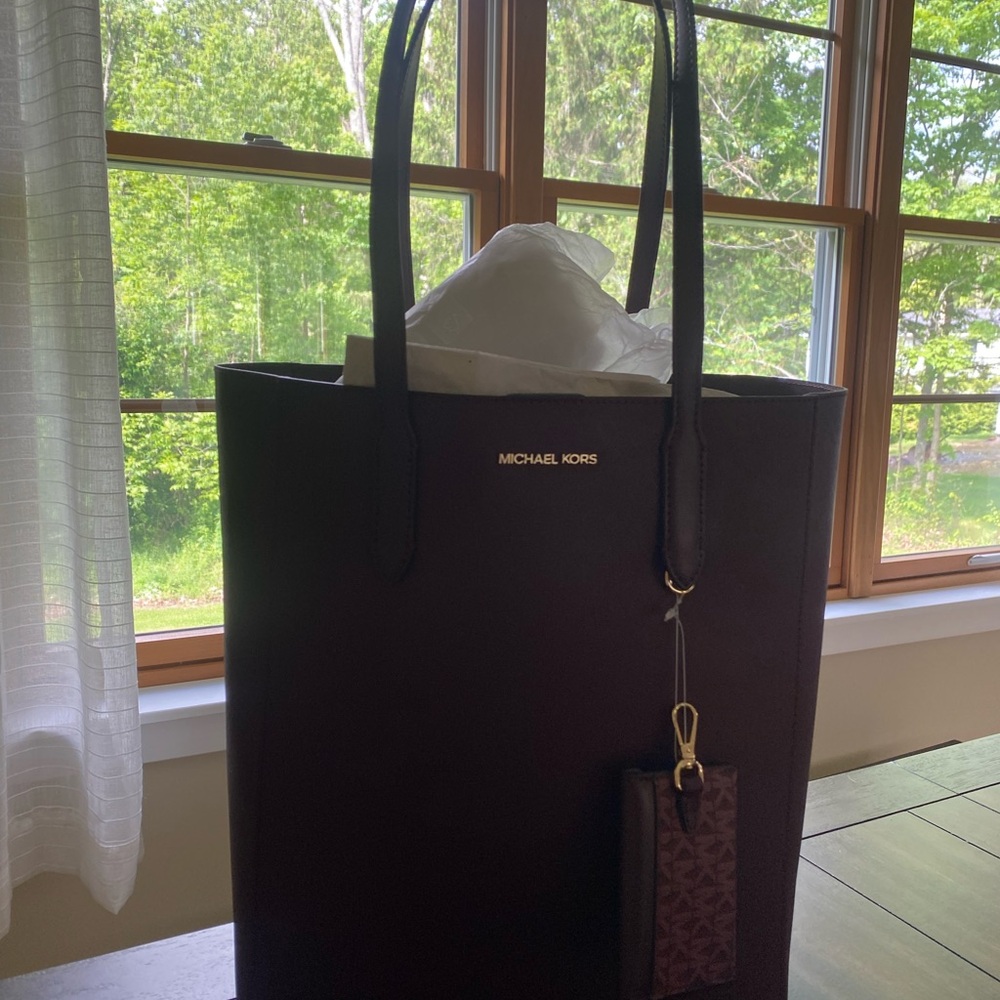 Michael Kors Elegant Tote